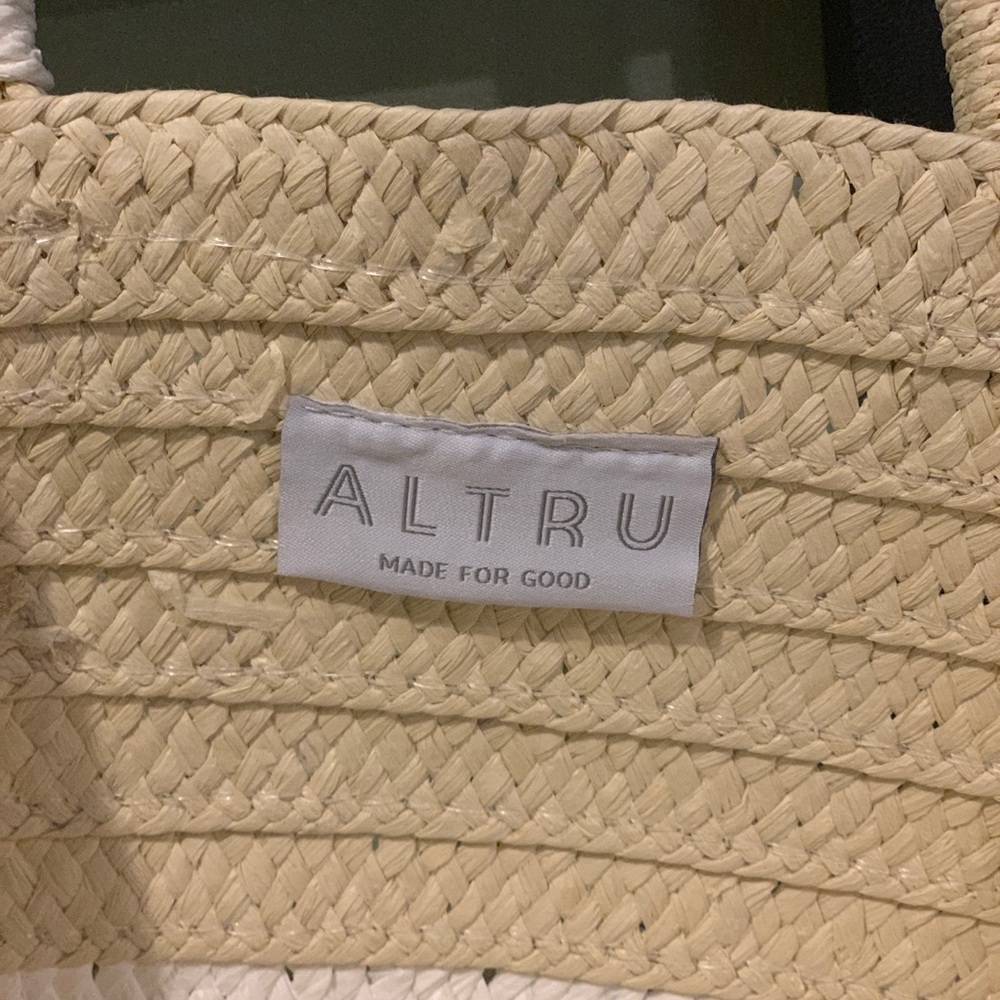 Altru Straw Tote - Picture 2 of 3